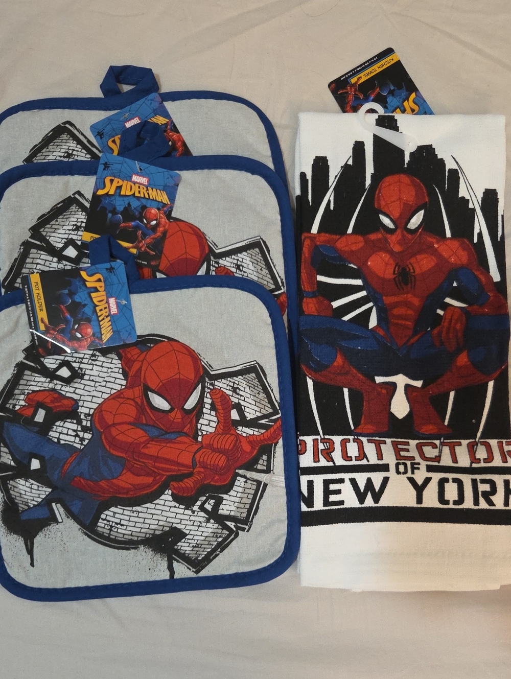 Marvel Spider-Man Kitchen Towel & Pot Holder Set 4 Pc NWT